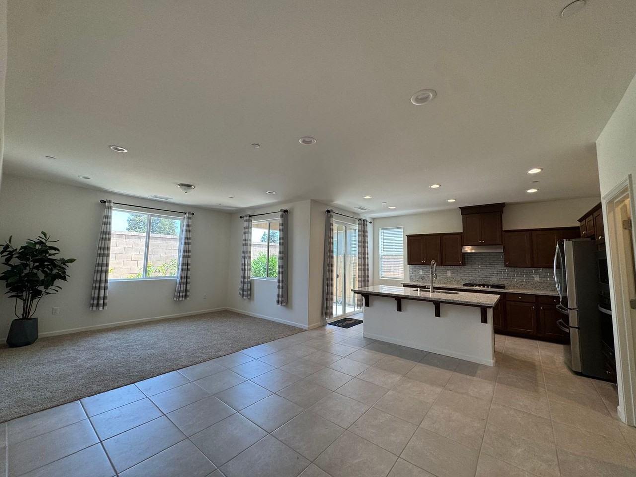 1267 Las Rosas Ave - Photo 3 of 23