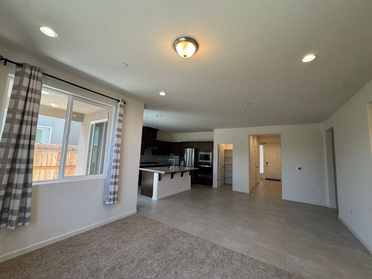 1267 Las Rosas Ave - Photo 4 of 23