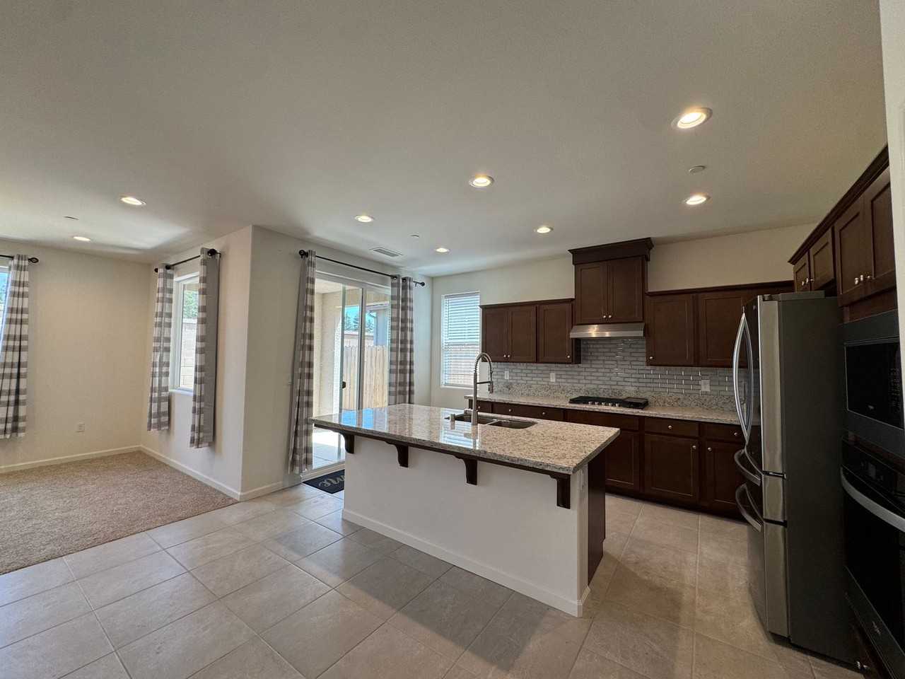 1267 Las Rosas Ave - Photo 5 of 23