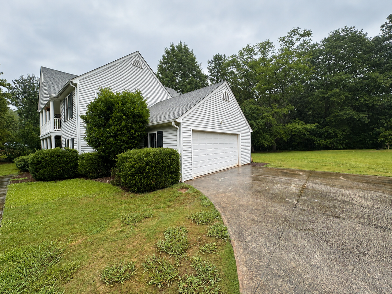 303 Berkeley Dr - Photo 2 of 13