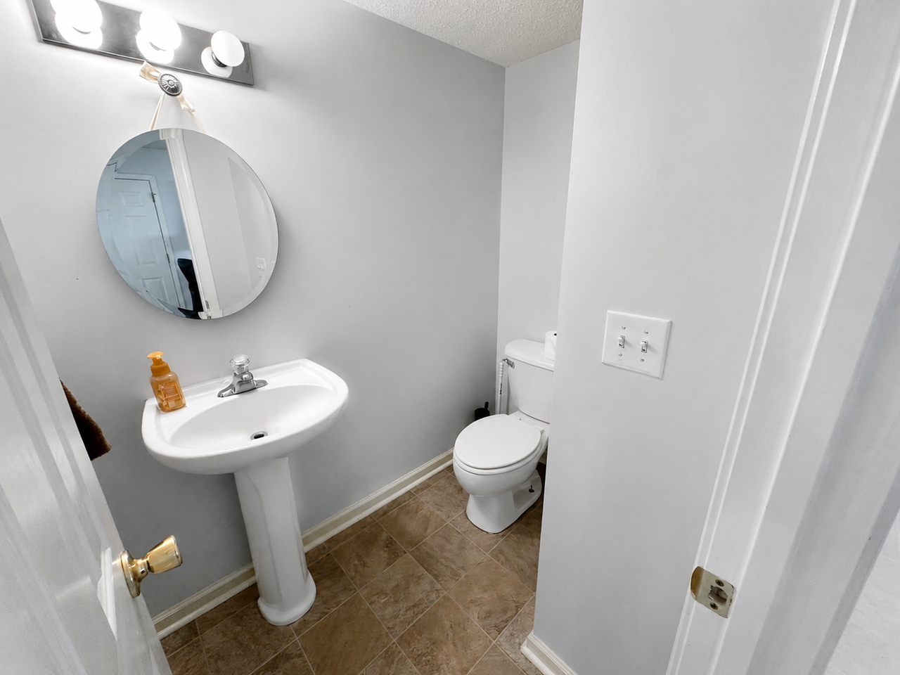 303 Berkeley Dr - Photo 5 of 13