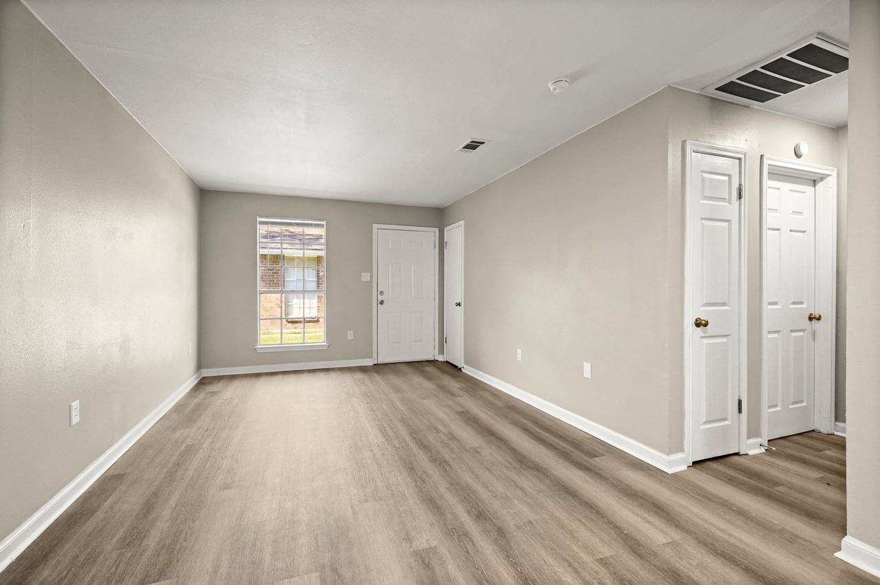 12027 Roddy Rd - Photo 2 of 10