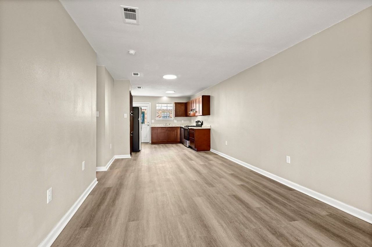 12027 Roddy Rd - Photo 4 of 10
