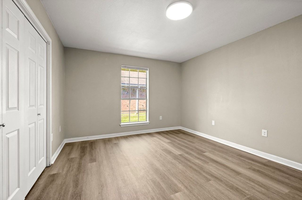 12027 Roddy Rd - Photo 5 of 10