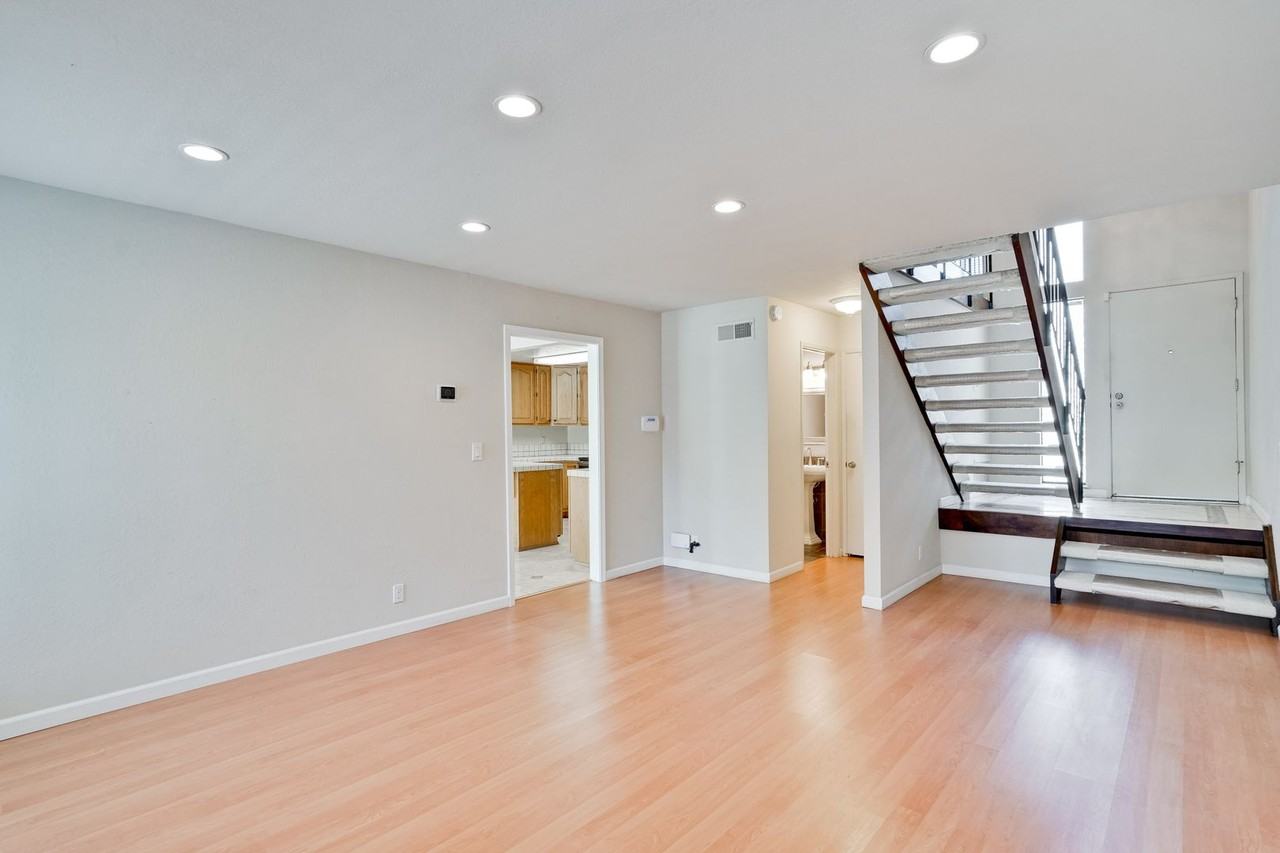 6651 Bunker Hill Ct - Photo 3 of 38