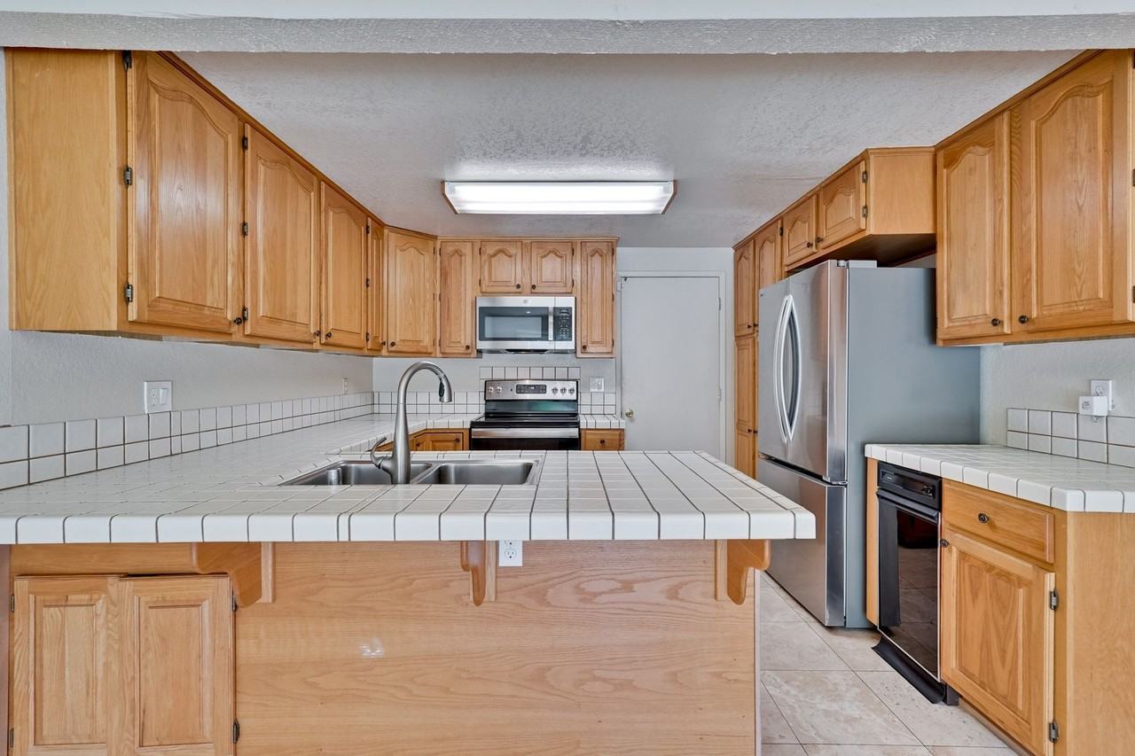 6651 Bunker Hill Ct - Photo 4 of 38