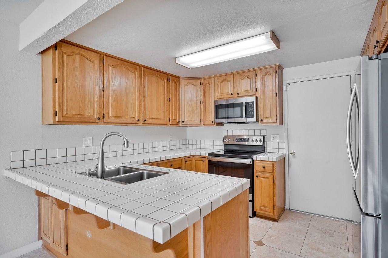 6651 Bunker Hill Ct - Photo 6 of 38