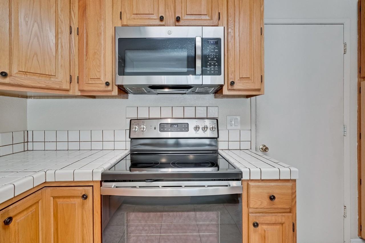 6651 Bunker Hill Ct - Photo 7 of 38