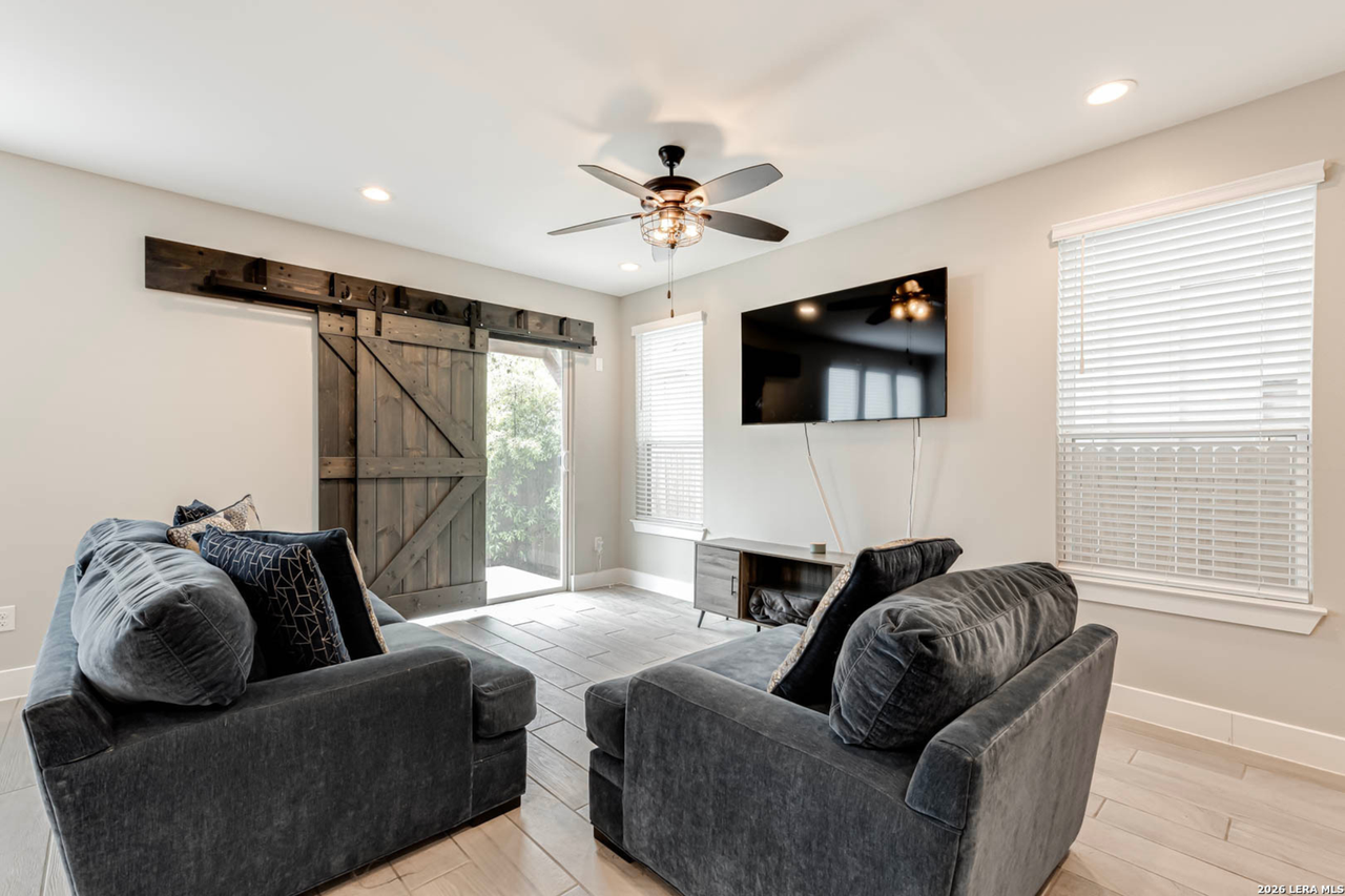 1426 E Sandalwood Ln - Photo 5 of 29