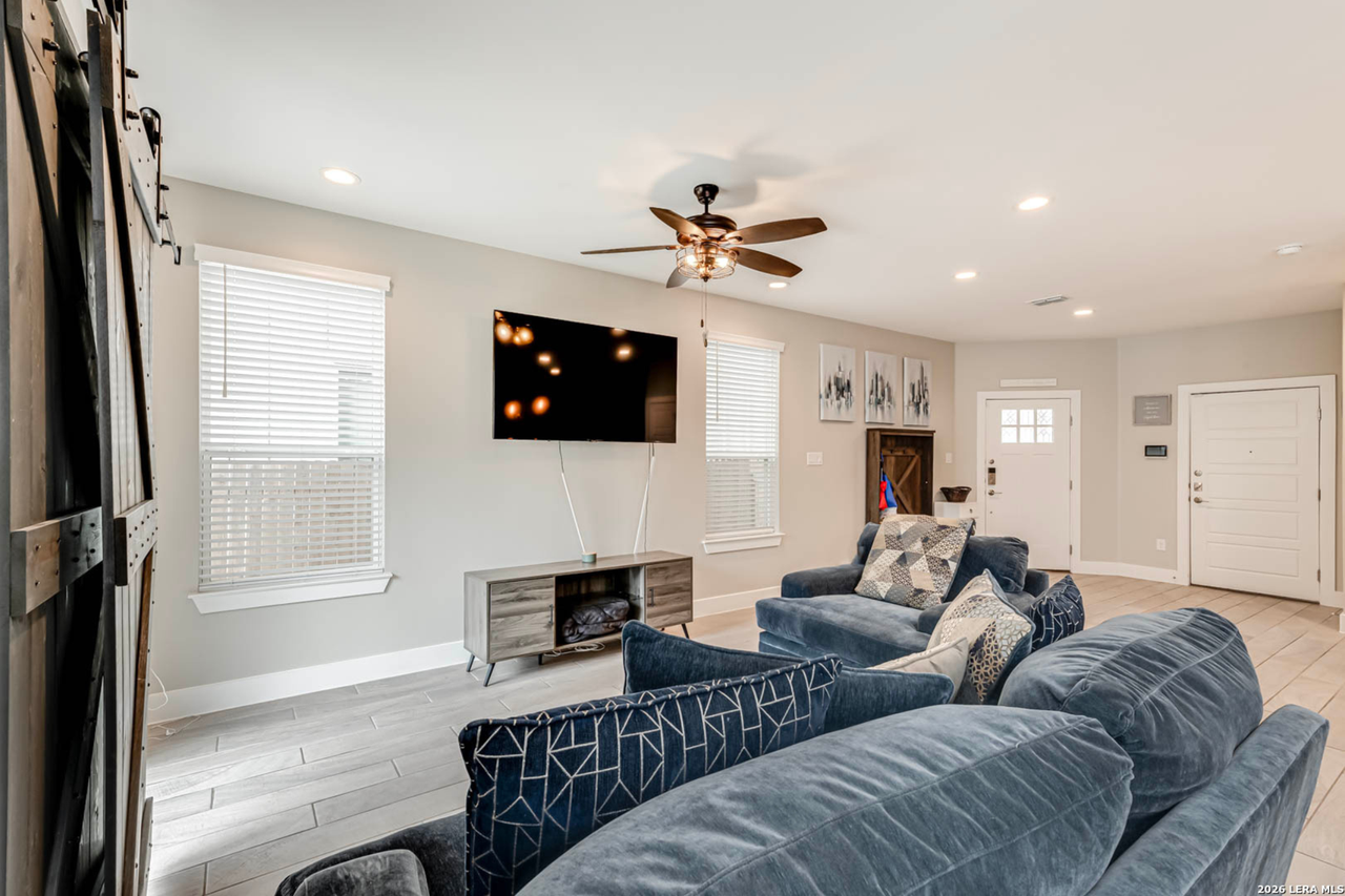 1426 E Sandalwood Ln - Photo 6 of 29