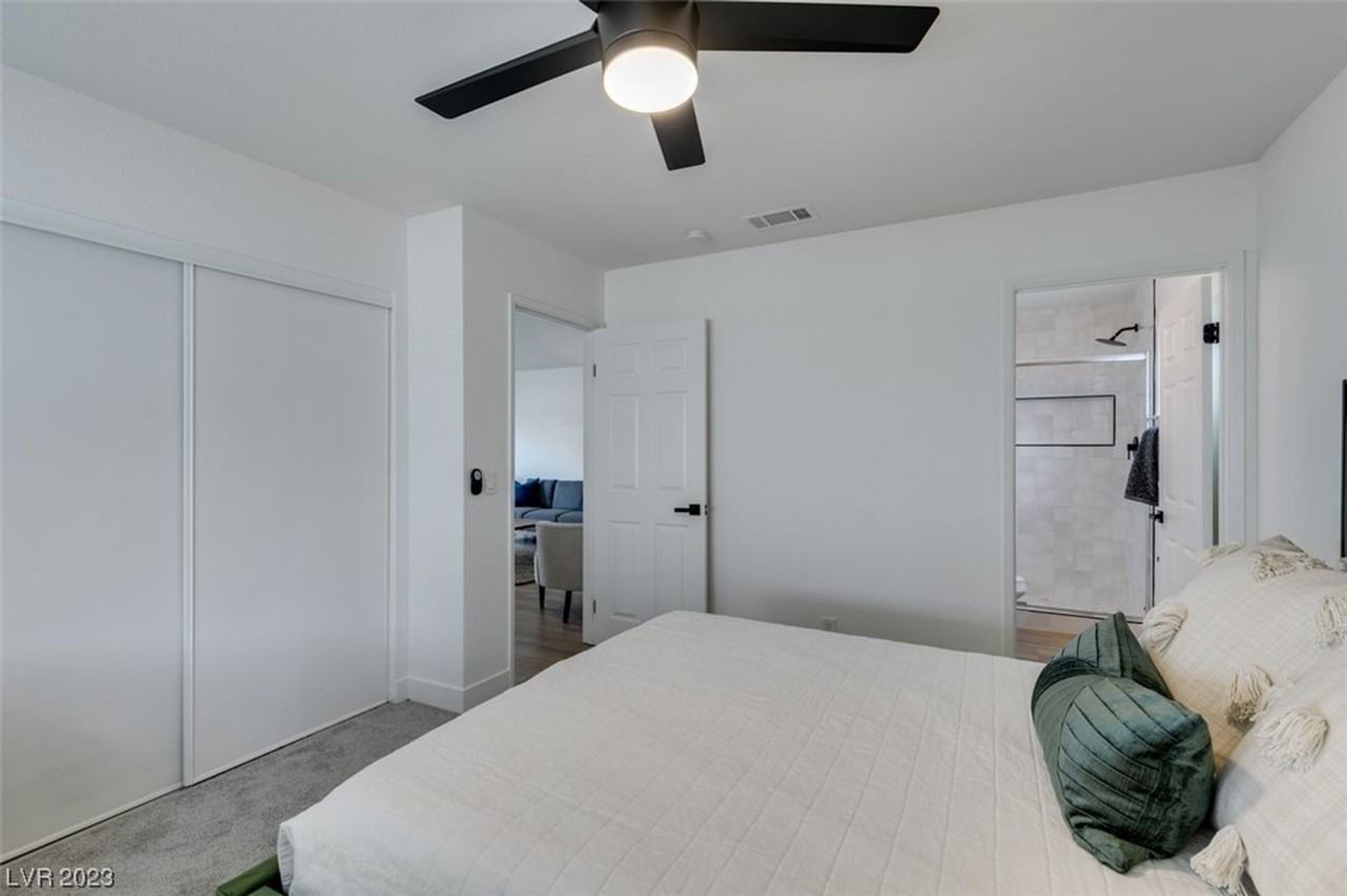 598 Jackson Dr - Photo 3 of 41