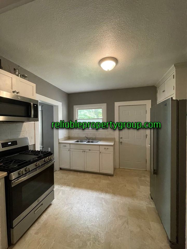 1906 Riedmiller Ave - Photo 6 of 13