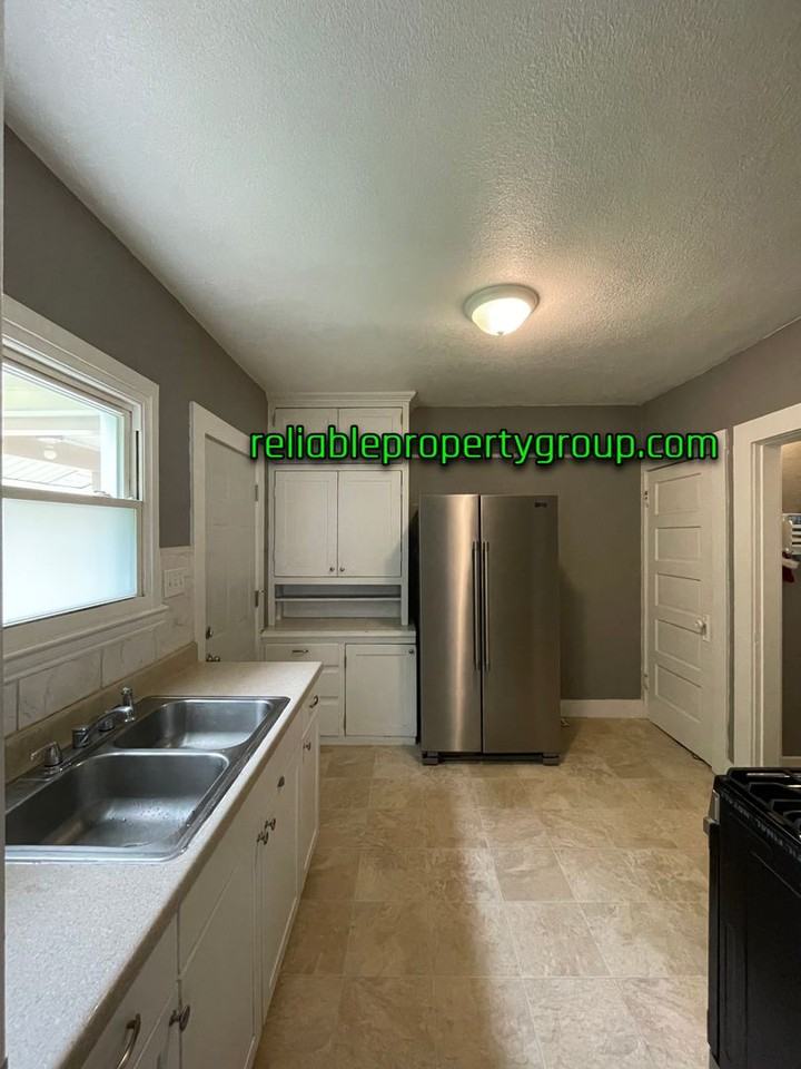 1906 Riedmiller Ave - Photo 7 of 13