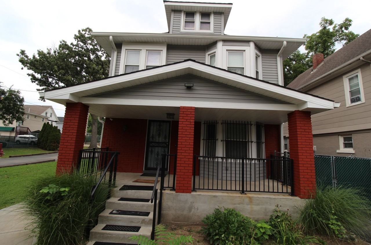 3215 Charlotte St - Photo 3 of 30