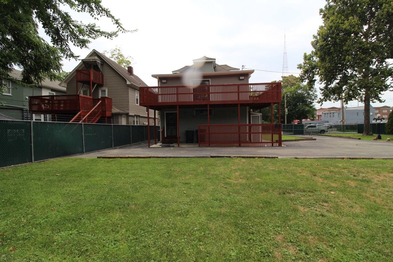 3215 Charlotte St - Photo 7 of 30