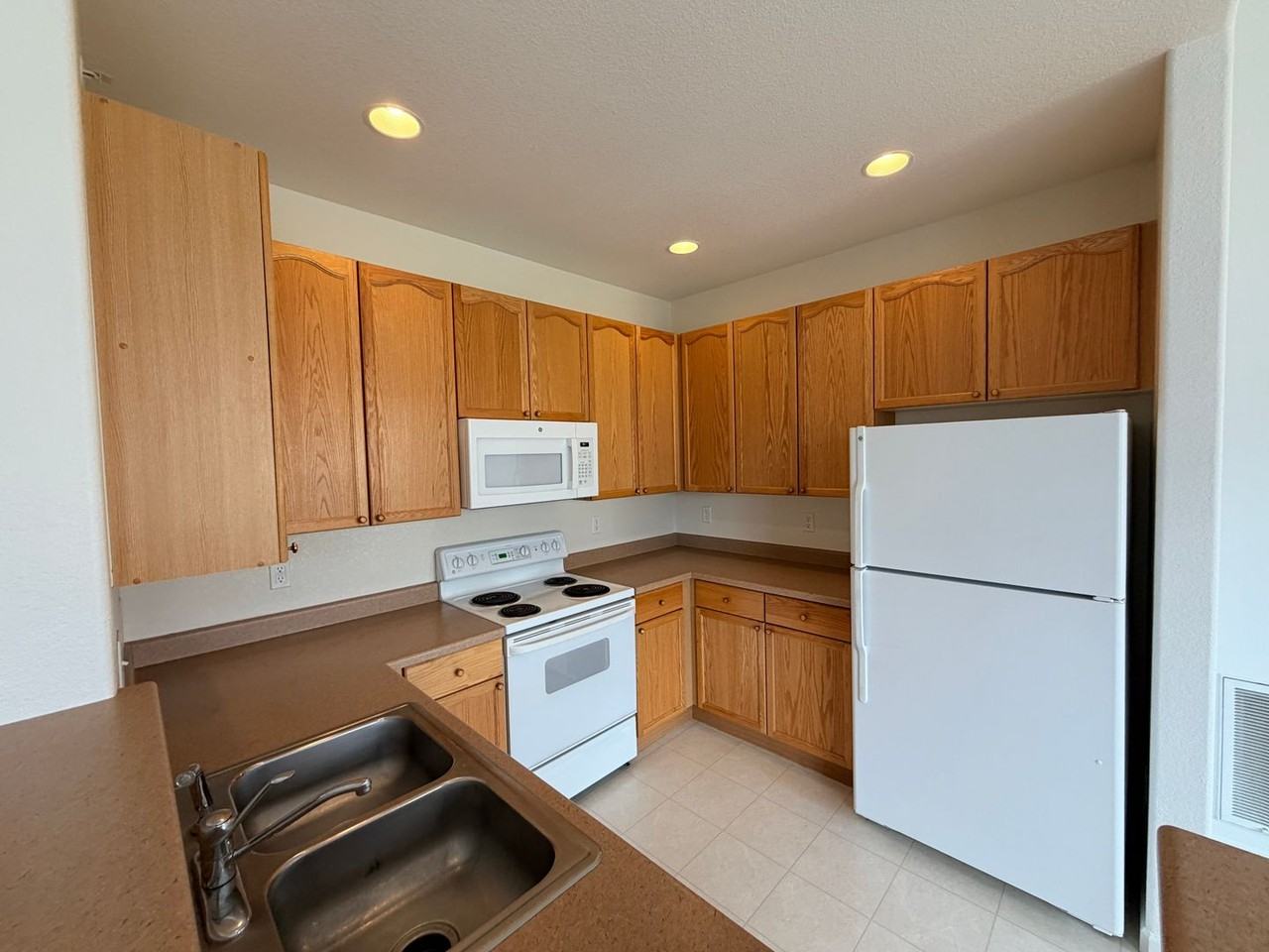 8456 S Hoyt Way - Photo 2 of 24