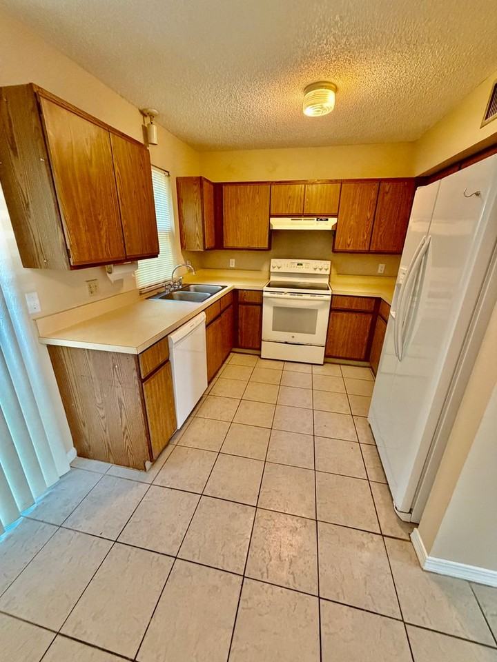 2387A 1st Ave - Photo 2 of 10
