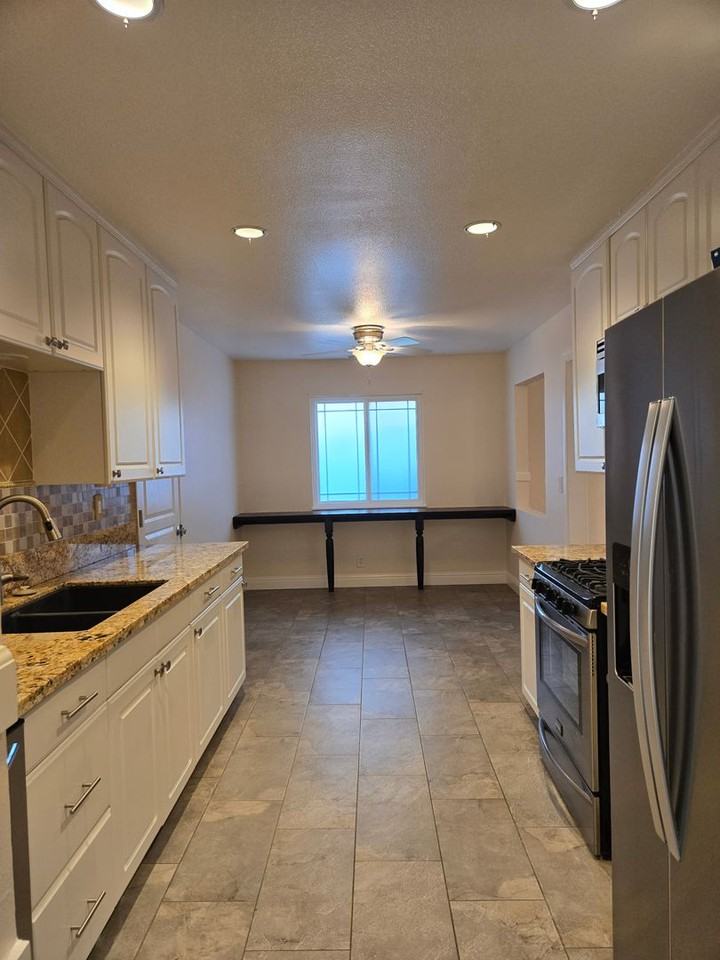 1619 Merritt St - Photo 4 of 15