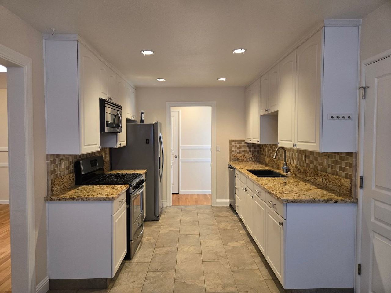 1619 Merritt St - Photo 5 of 15