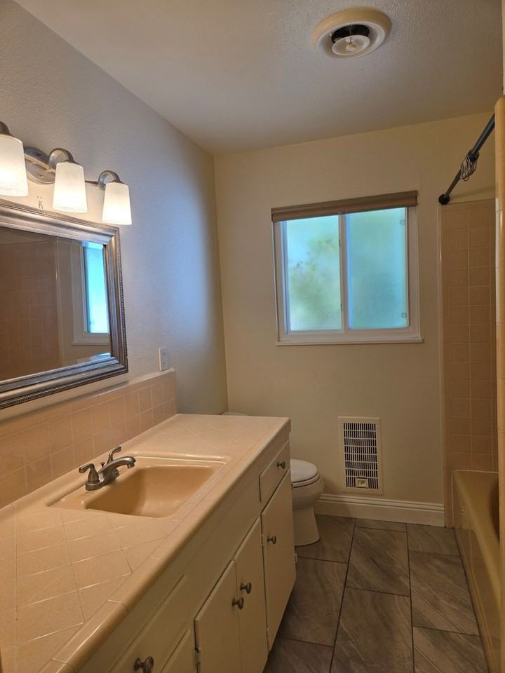 1619 Merritt St - Photo 6 of 15