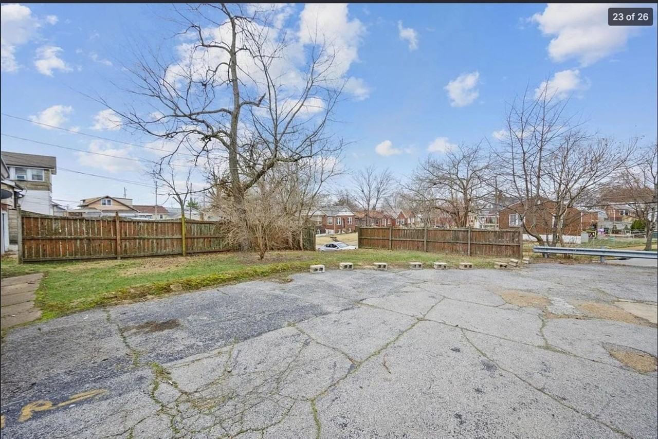 2835 Hampton Ave - Photo 4 of 22