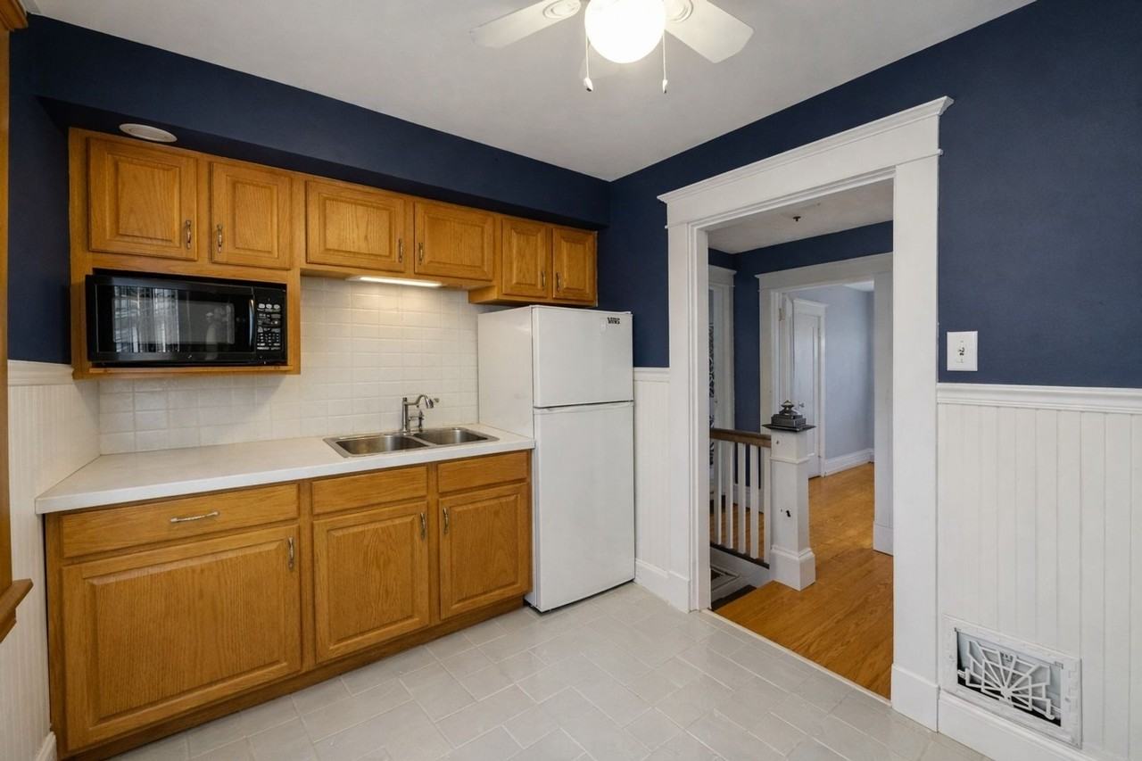 2835 Hampton Ave - Photo 4 of 22