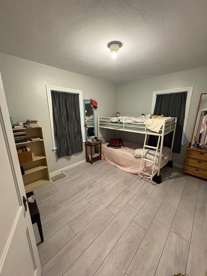 223 Hillside Ave - Photo 7 of 16