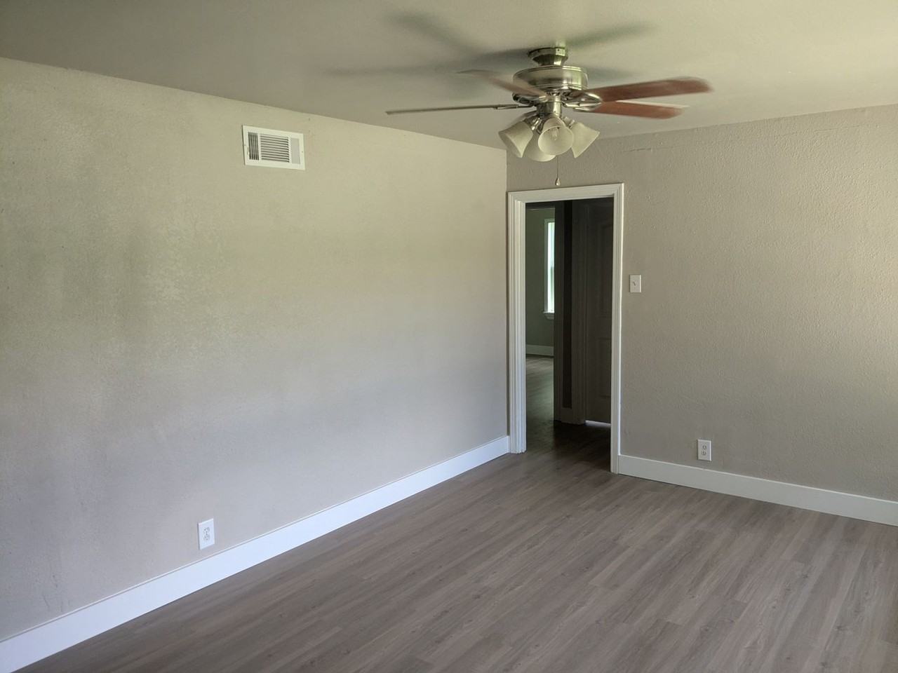 2517 Goliad St - Photo 2 of 21