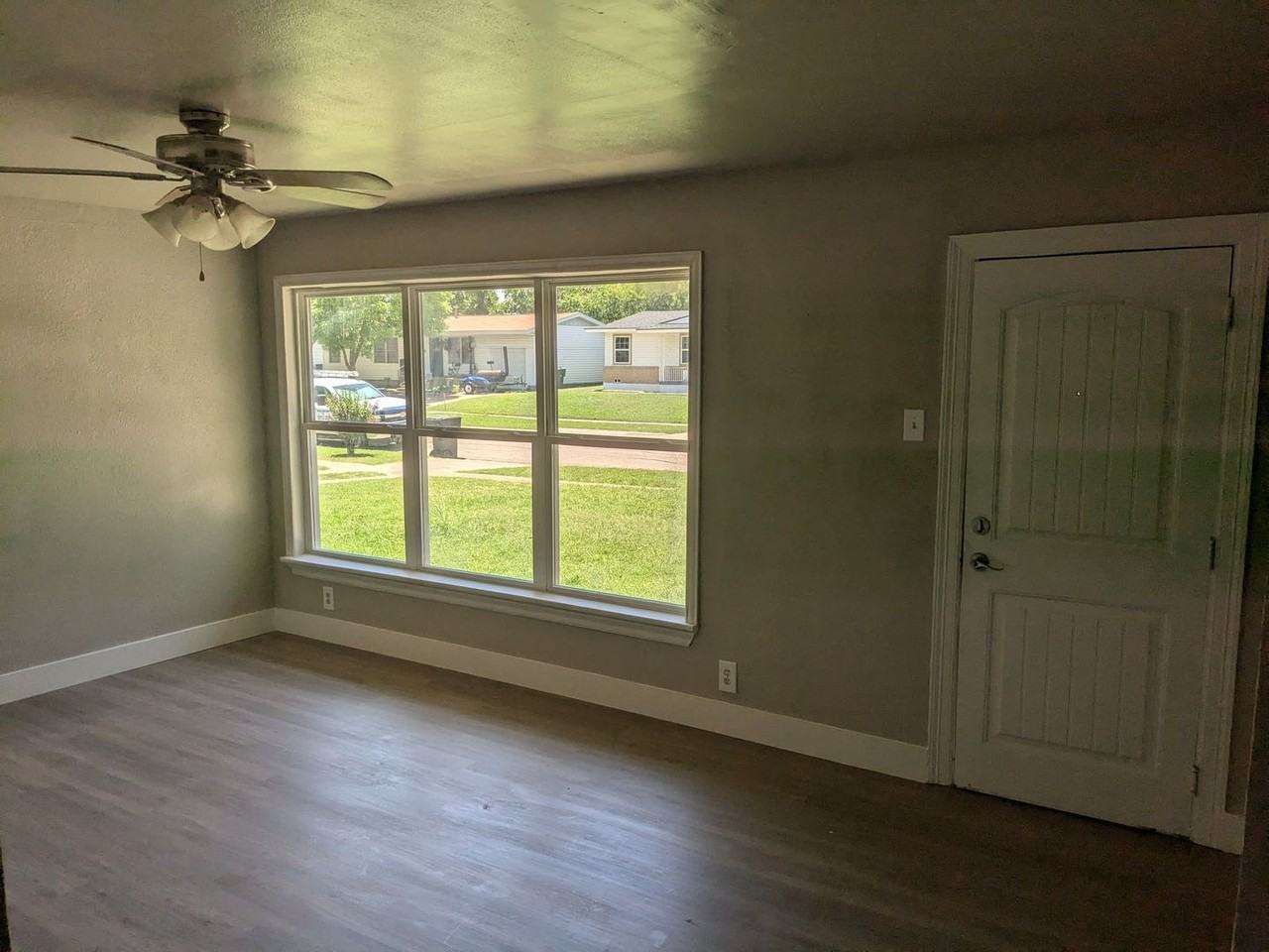 2517 Goliad St - Photo 3 of 21