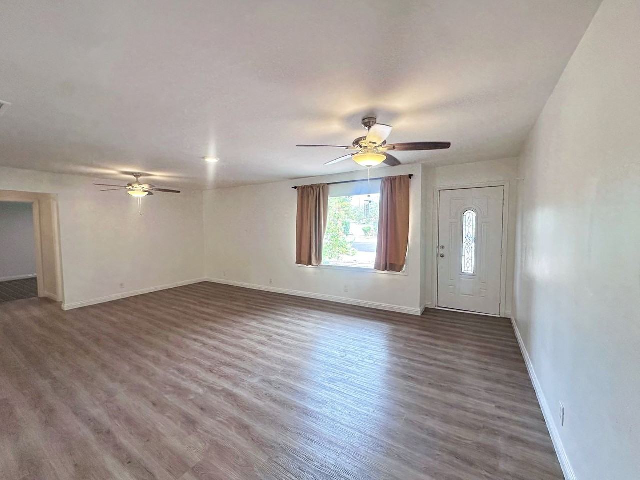 812 Bracken Ave - Photo 4 of 36
