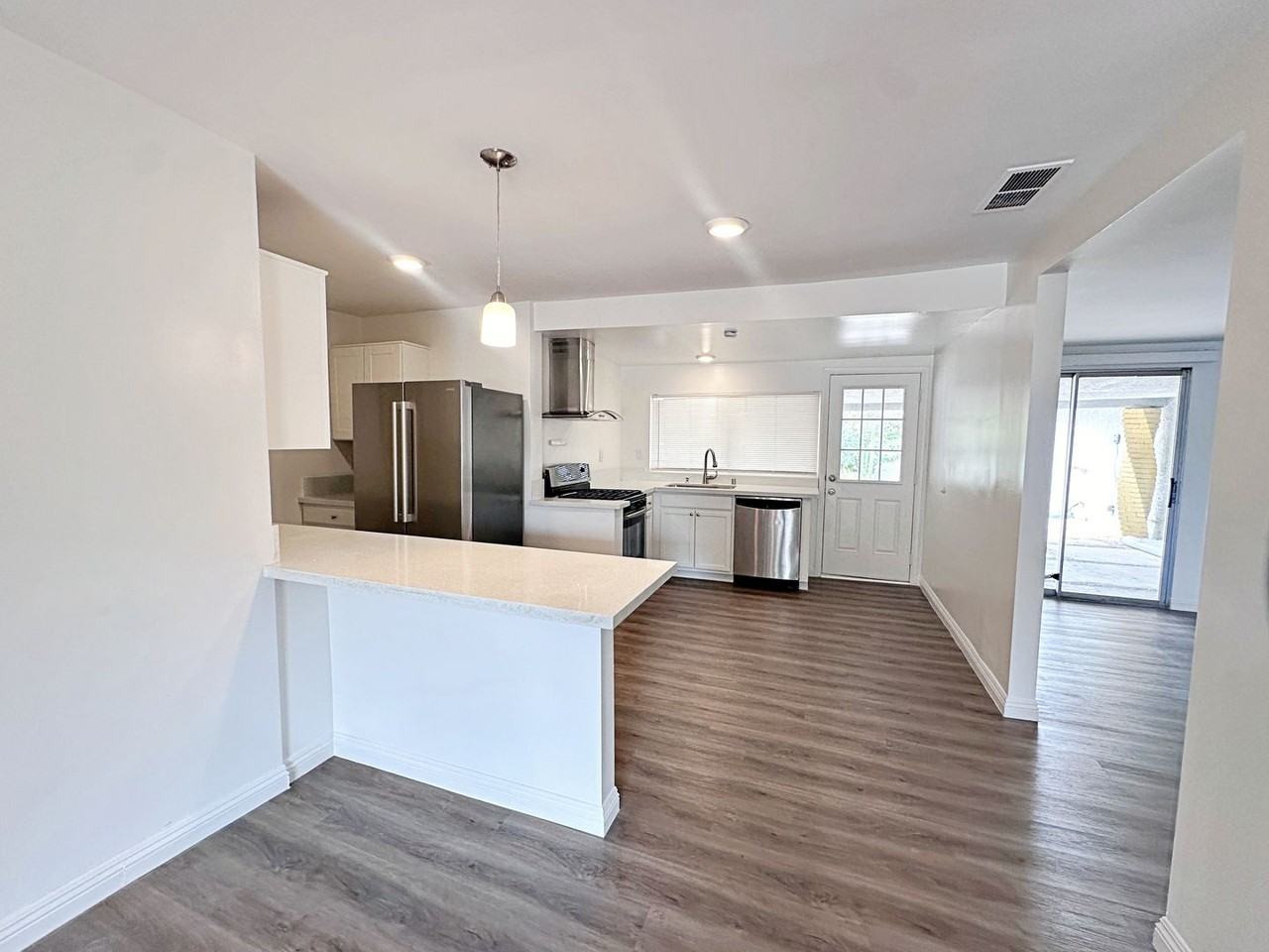 812 Bracken Ave - Photo 7 of 36