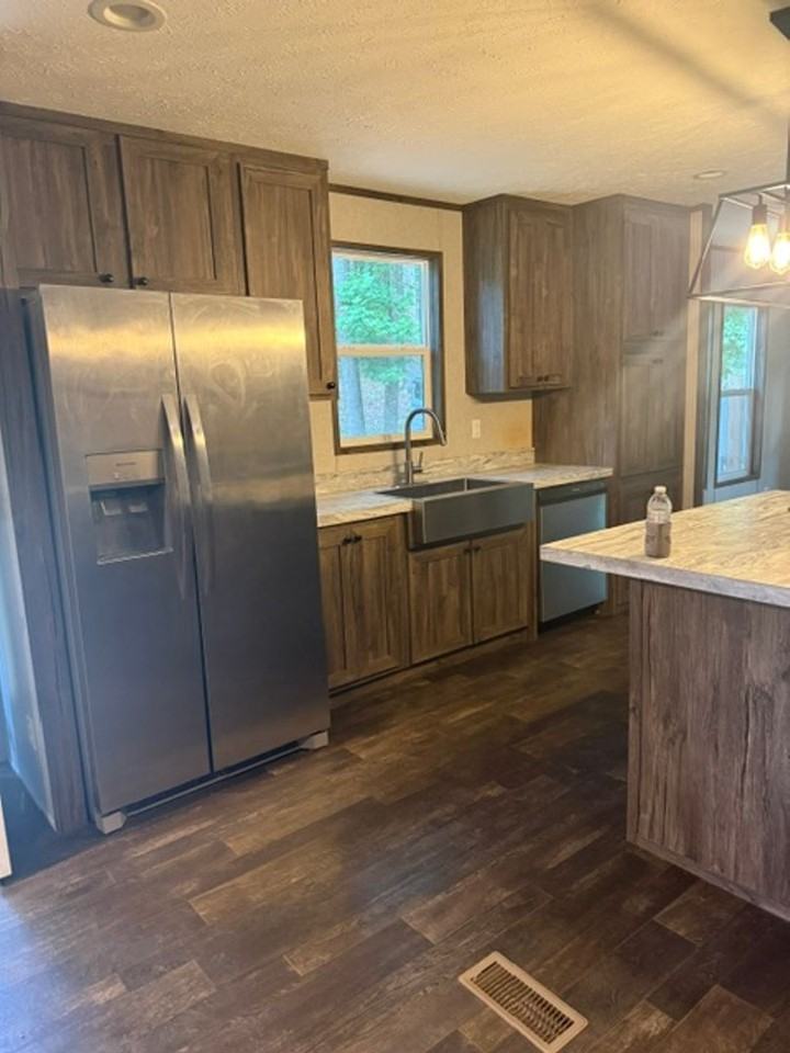 656 Mountain View Rd - Photo 5 of 16