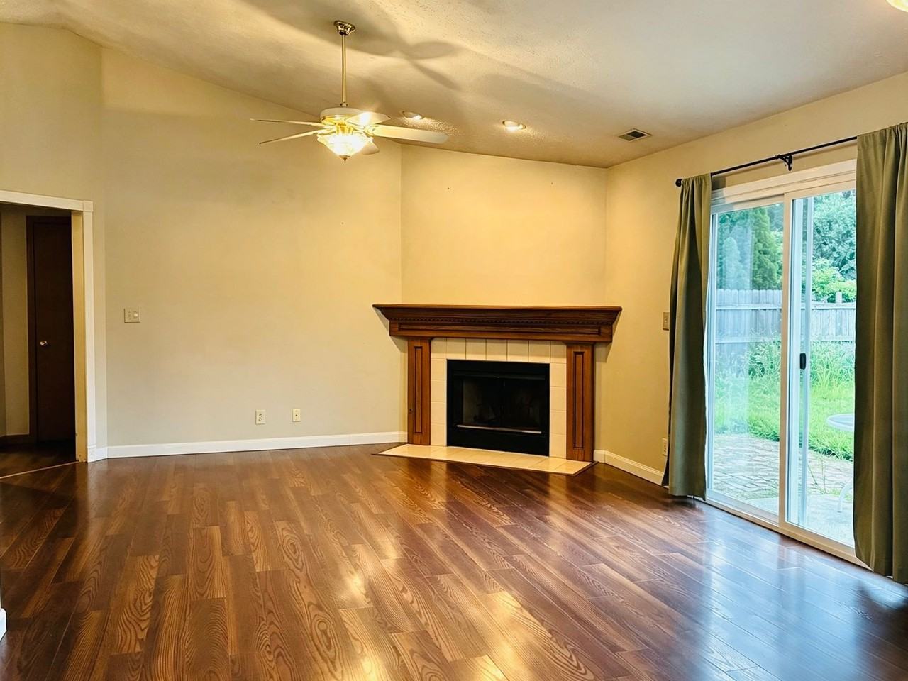 4327 Hadley Ct - Photo 2 of 13