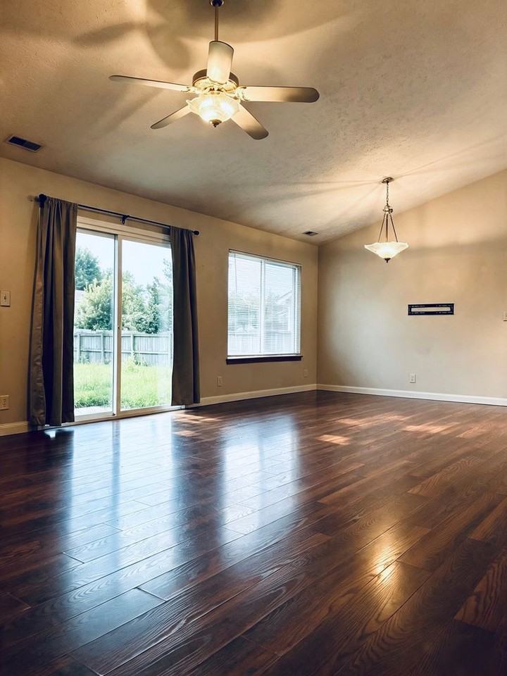 4327 Hadley Ct - Photo 3 of 13