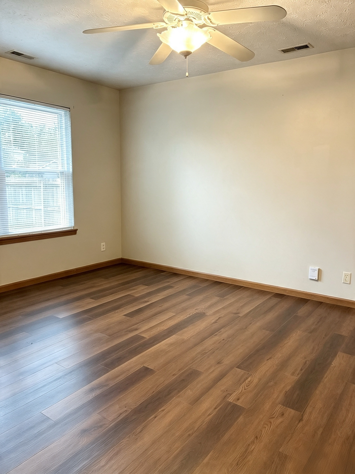 4327 Hadley Ct - Photo 6 of 13