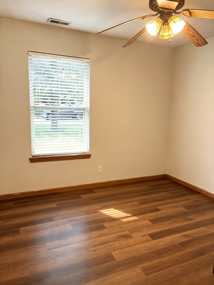 4327 Hadley Ct - Photo 7 of 13