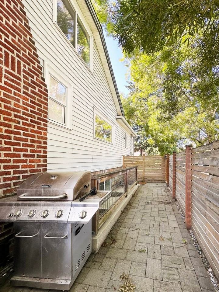 300 Nw 47th St - Photo 2 of 14