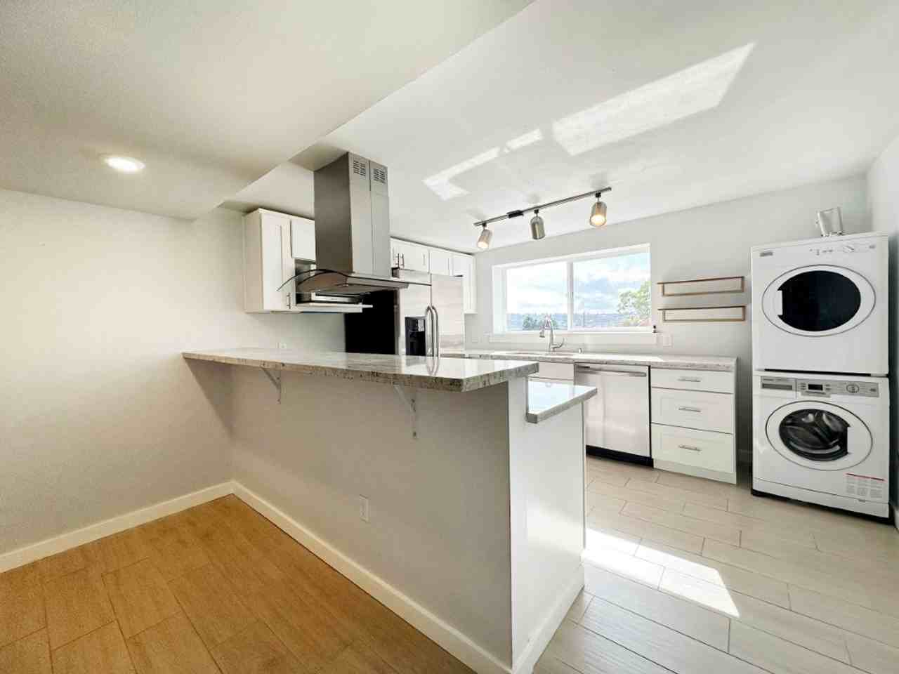 300 Nw 47th St - Photo 3 of 14