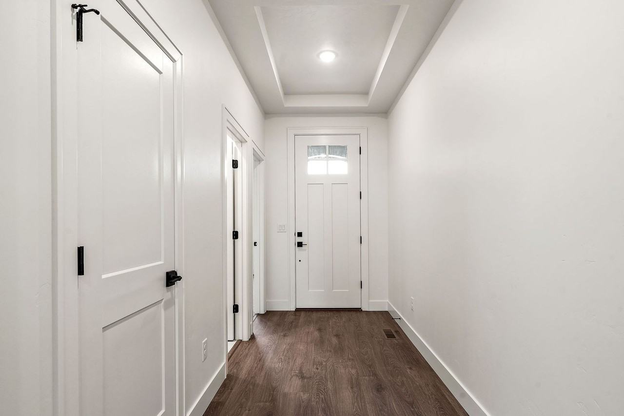 1806 N Black Elm Ln - Photo 4 of 33