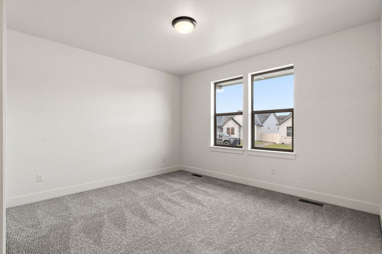 1806 N Black Elm Ln - Photo 5 of 33