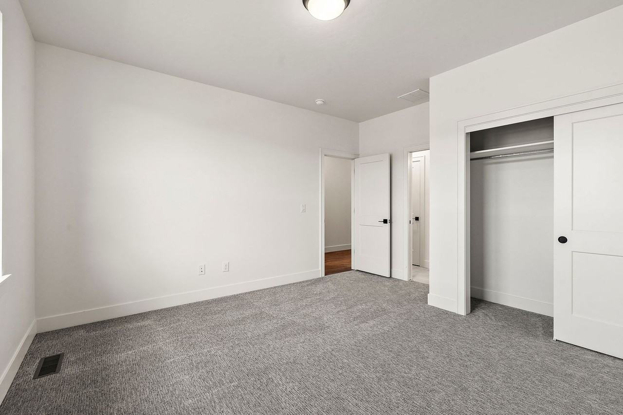 1806 N Black Elm Ln - Photo 7 of 33