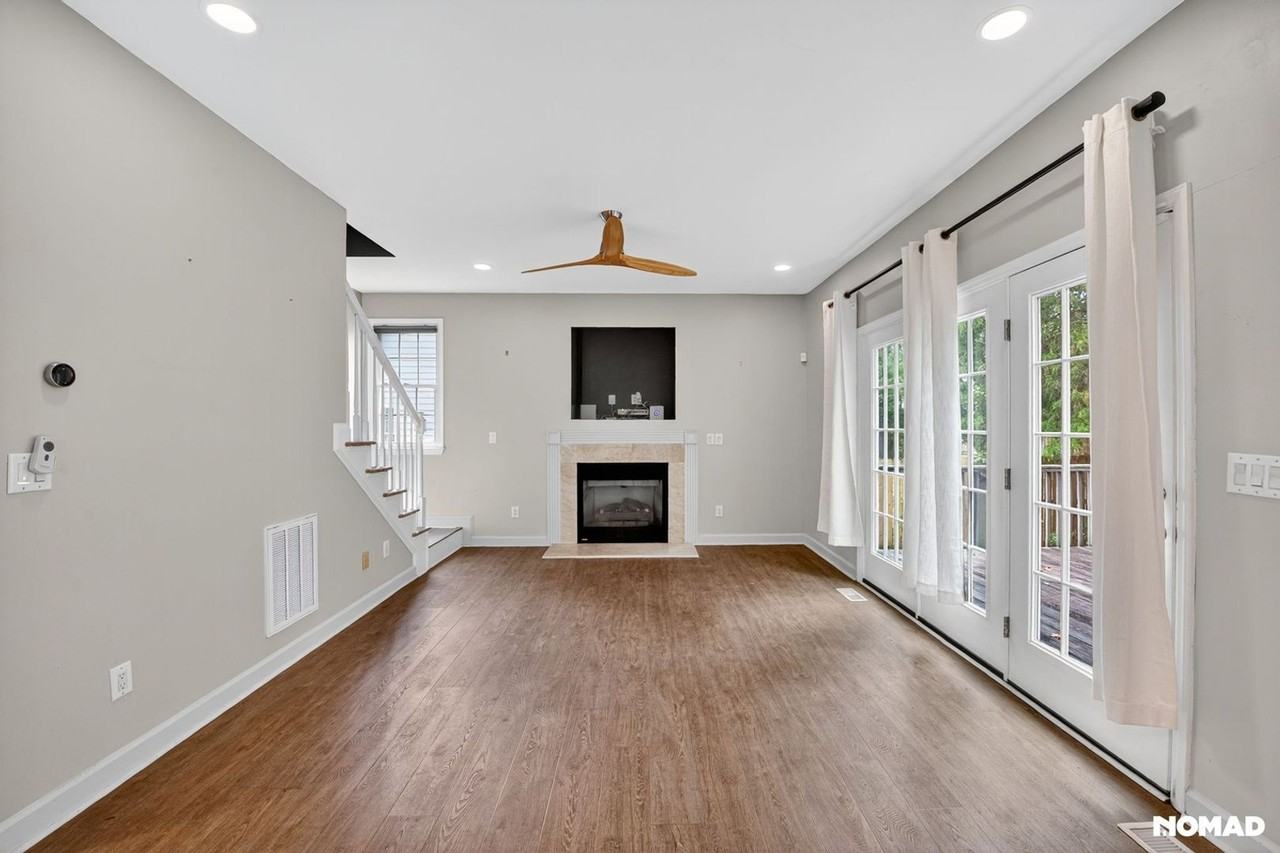 8006 Crenshaw Ln - Photo 3 of 13