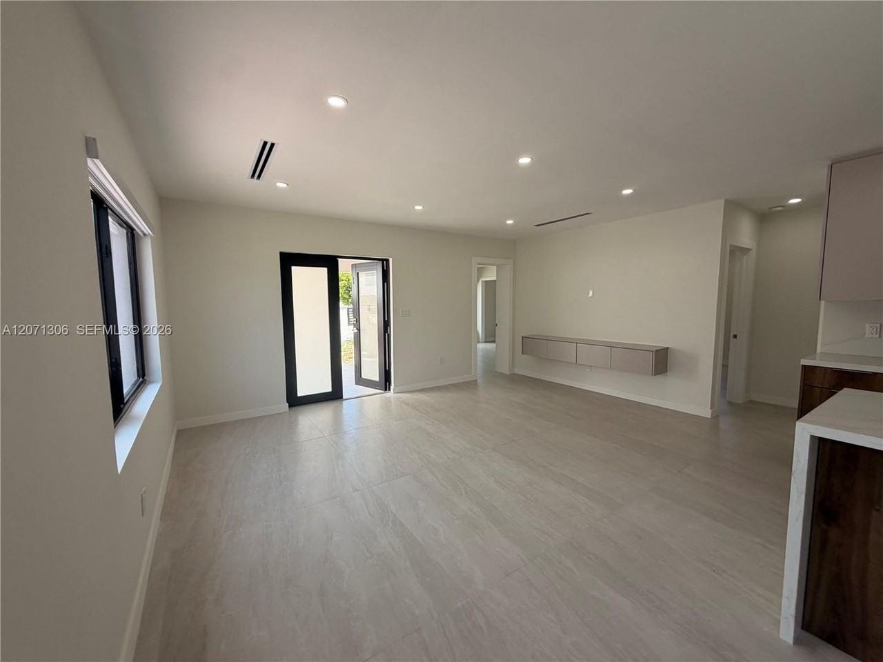 3680 Nw 16th St - Photo 3 of 10