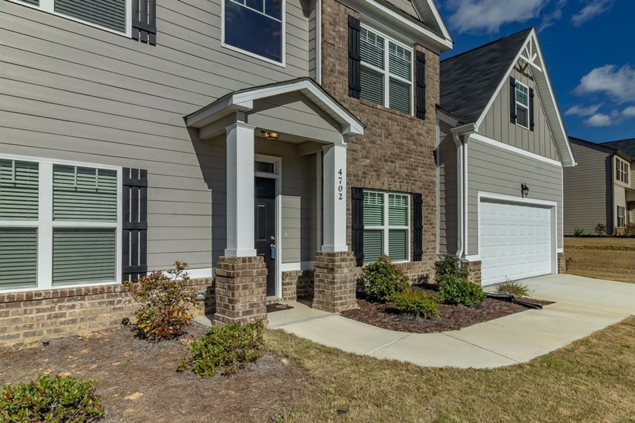4702 Southwind Rd - Photo 2 of 33
