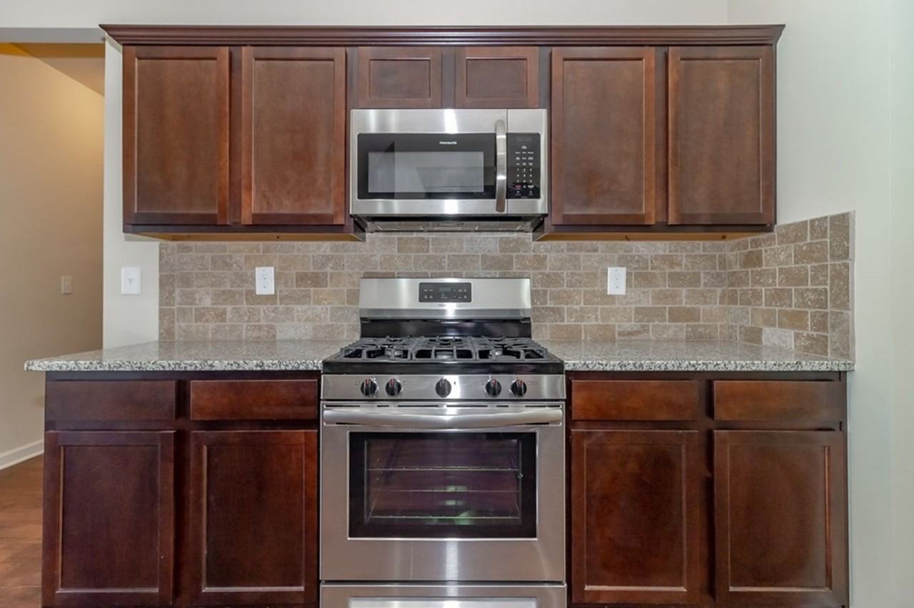 4702 Southwind Rd - Photo 3 of 33