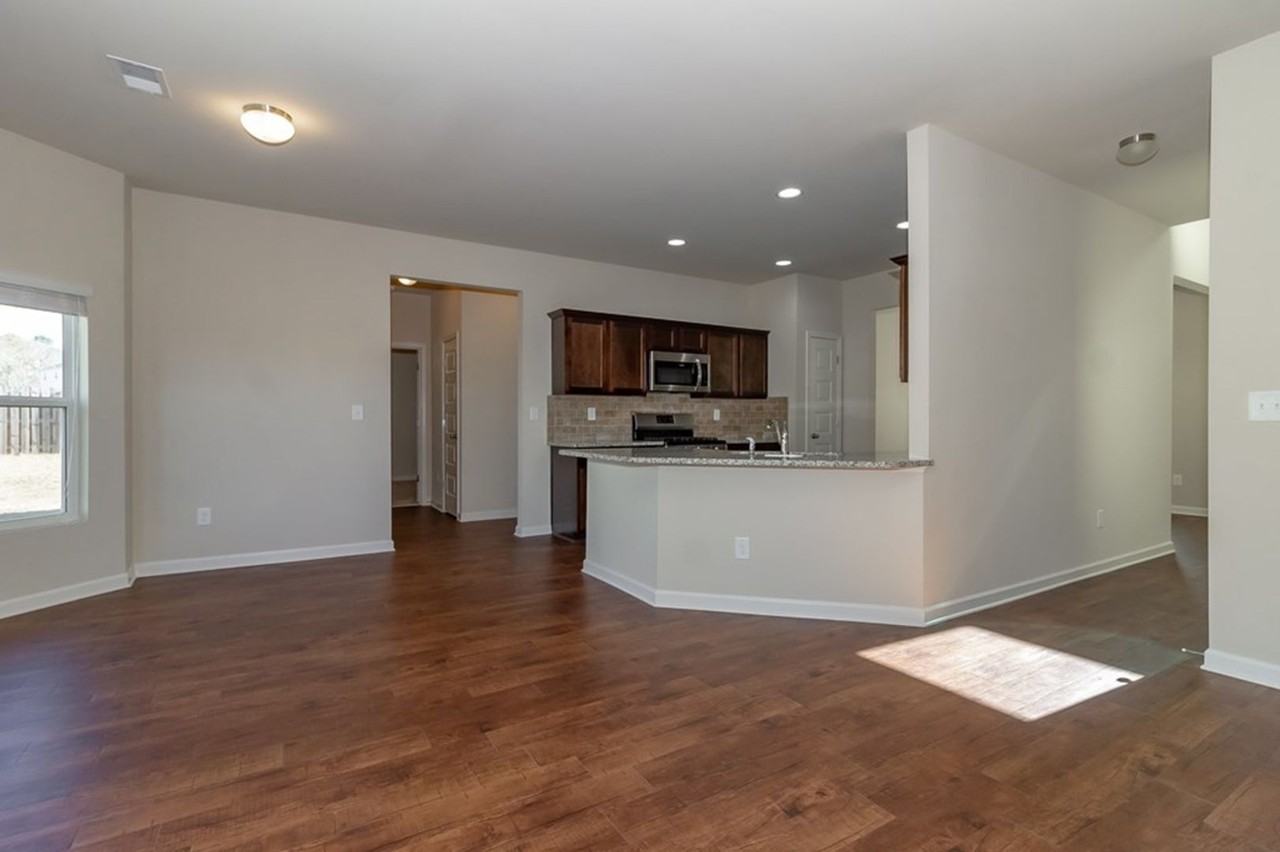 4702 Southwind Rd - Photo 6 of 33
