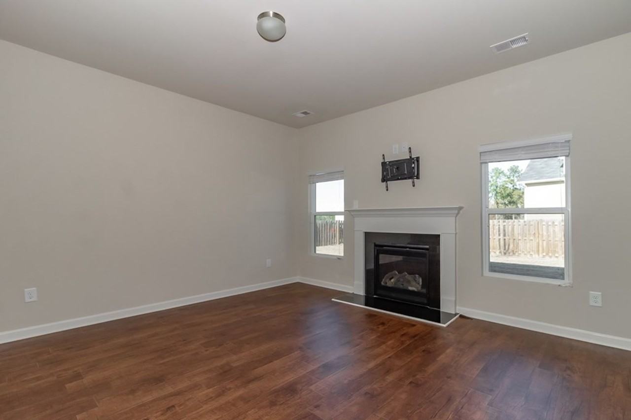 4702 Southwind Rd - Photo 7 of 33