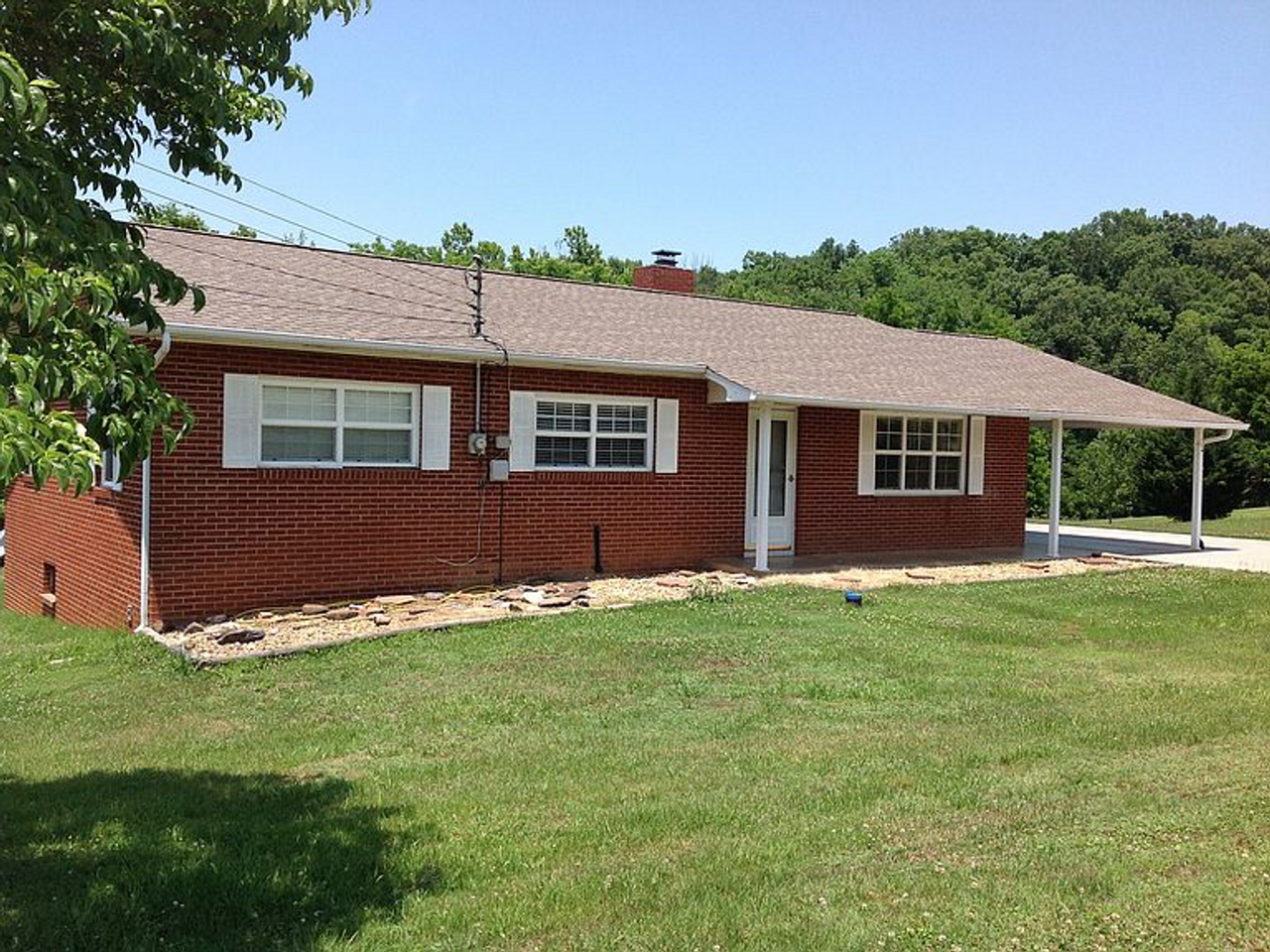 1905 Vickers Ln - Photo 2 of 19