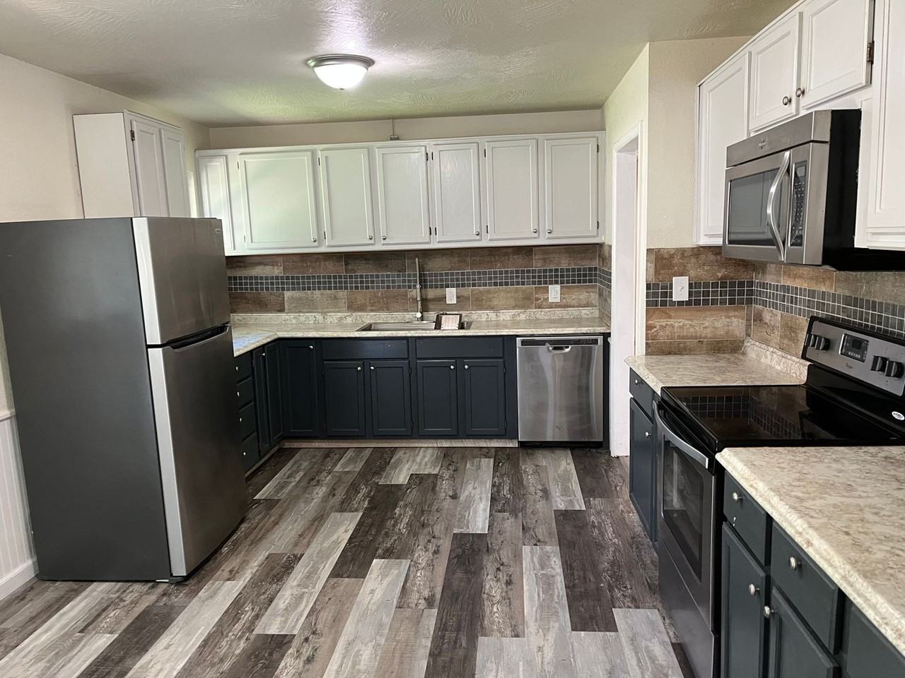 2400 S Nettleton Ave - Photo 4 of 15