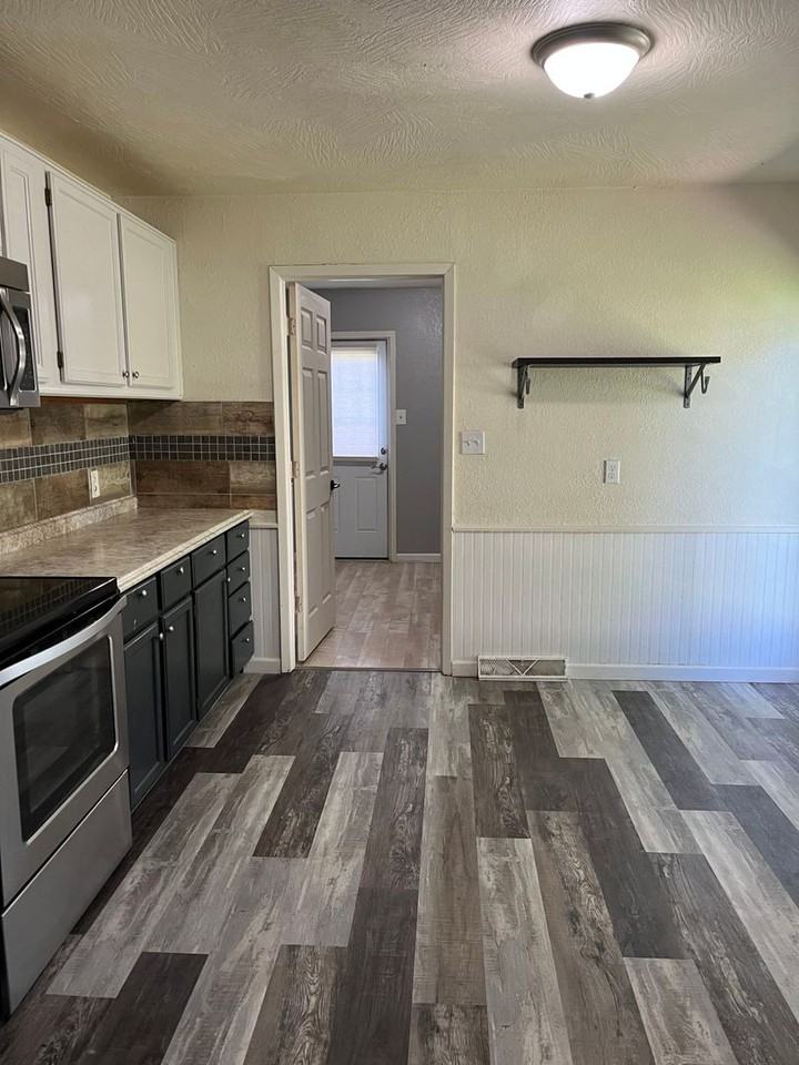 2400 S Nettleton Ave - Photo 5 of 15